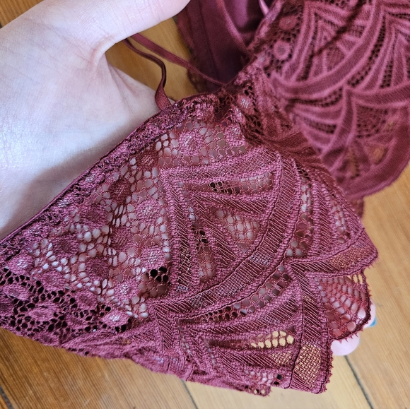 Burgundy Lace Bralette - Picture 3 of 4